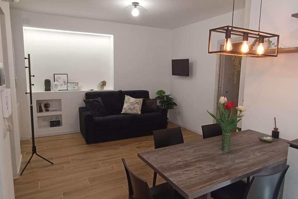 Casa Camelia - Appartamento In Centro A Seregno Εξωτερικό φωτογραφία
